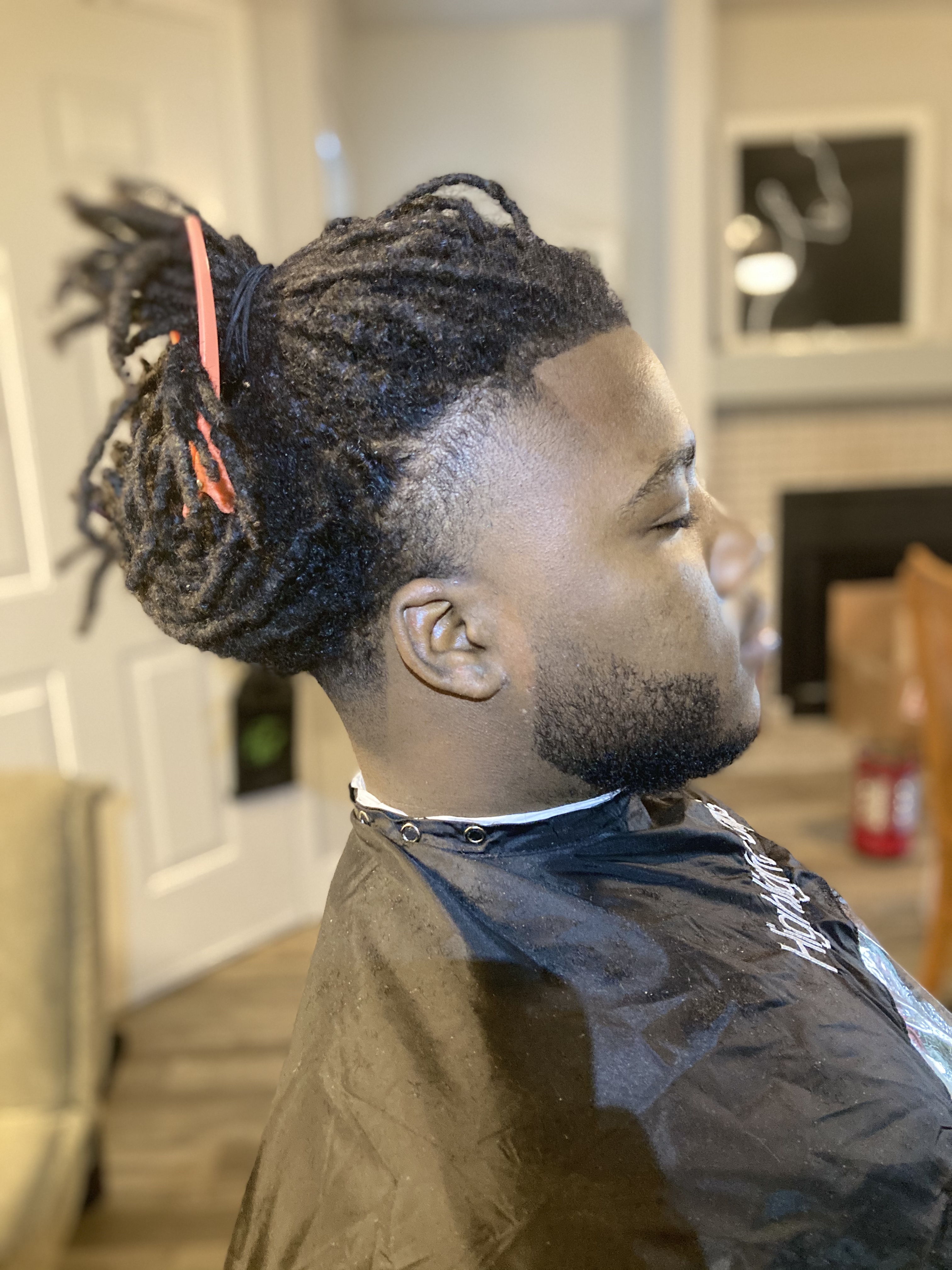 Mobile Barber for Seniors: Comfortable Grooming at Home